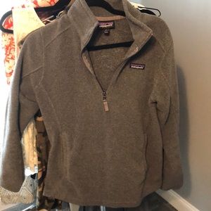 Grey fleece Patagonia pullover half zip